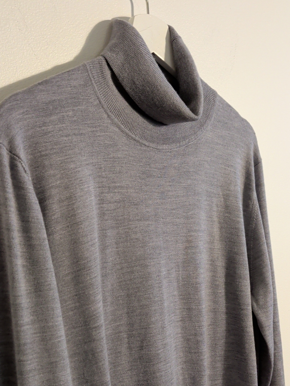 JACK VICTOR wool silk cashmere gray turtleneck sweater - size medium - Picture 5 of 11